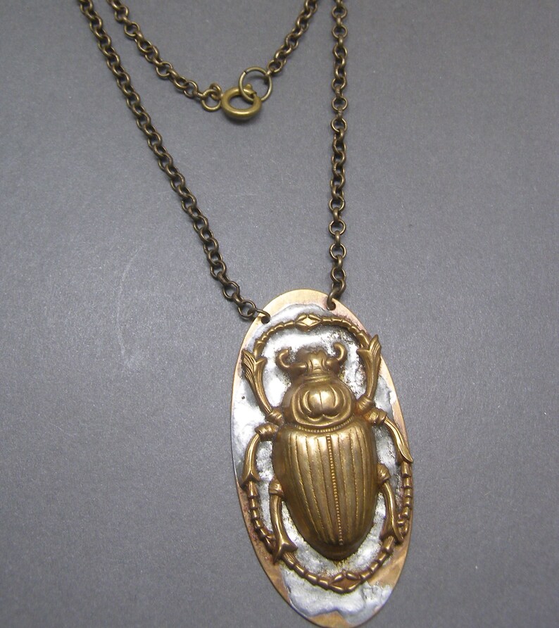 Collier rustique de scarabée Bijoux dinsectes faits à la main Coléoptère Collier de reliques en métal mélangé image 4