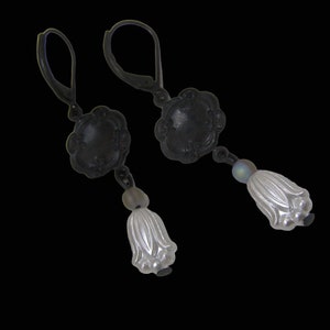 Black Flower Earrings White Pearl Acrylic Tulip Flower Dangle Bead Drop Earrings
