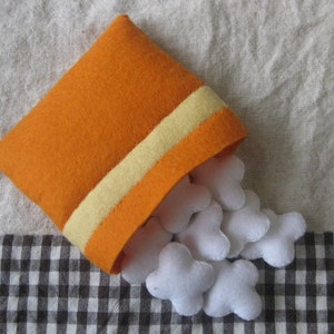 Felt popcorn