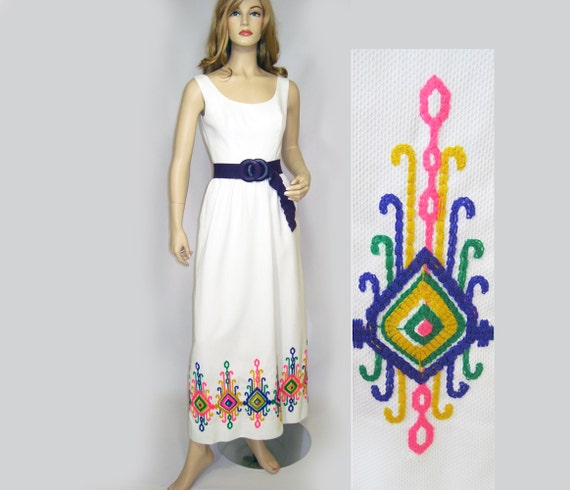 Vintage 70s Dress White Pique Ethnic Yarn Embroid… - image 2