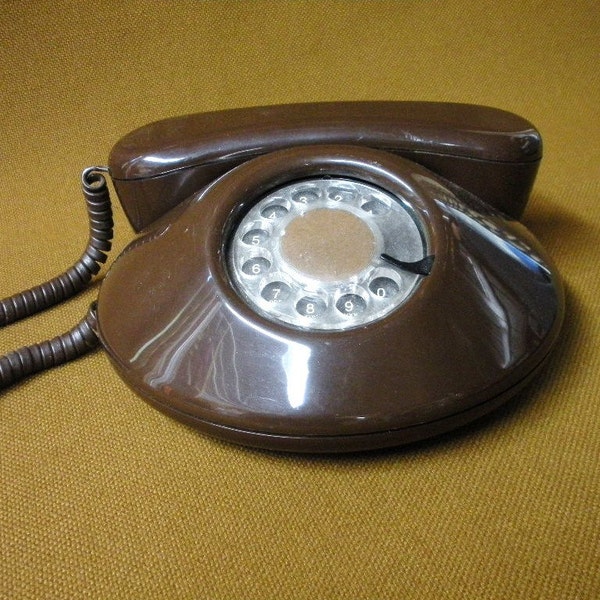 Vintage 50s brown pancake phone, rotary dial