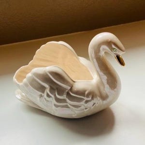 Vintage White Pearlescent Ceramic Swan Vase/Planter Shabby Chic Mid Century Glam CottageCore Hollywood Regency