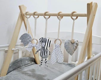 Ginásio de madeira para bebês com brinquedos sensoriais, arco de atividades Montessori