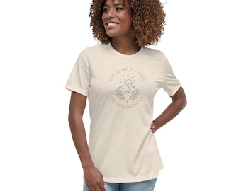 Wild + Free Adventuress entspanntes Frauen-T-Shirt