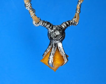 Amulette de tueur de dragon : pendentif imprimé en 3D avec cordon en daim