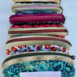 Floral Fabric Eyeglass Case: Handmade Quilted Cotton 2-in-1 Glasses Pouch & Pencil Case Bild 19