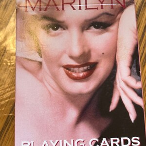 Marilyn Monroe (NMMM, 1963). Trade Cards (20) (2.5 X 3.5) & Stand, Lot  #50271