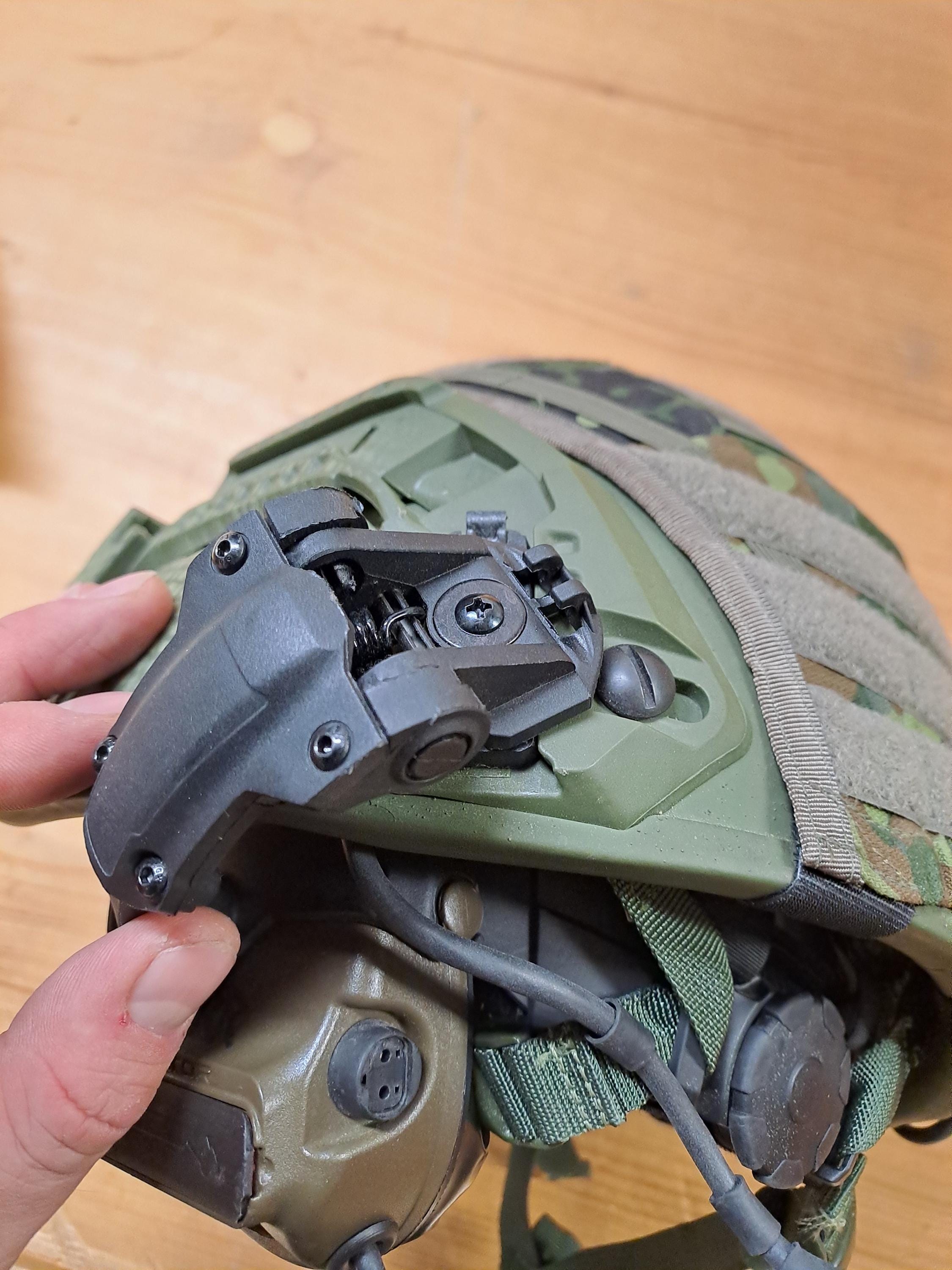 Peltor ヘッドセット アダプター マウント フルカット ヘルメット 戦闘