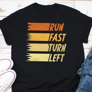 Atletiek-T-shirt, ren snel, sla linksaf, shirt atletiek, cadeau voor baanloper, grappige baanmeme, shirt rennen liefhebbers, shirt marathondag