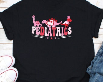 Koszulka pediatryczna, koszulka pediatryczna z dinozaurami, koszulka pediatryczna z pielęgniarką Koszulka pediatryczna z dinozaurami, prezent dla pielęgniarki pediatrycznej, koszulka pediatryczna ze zwierzętami