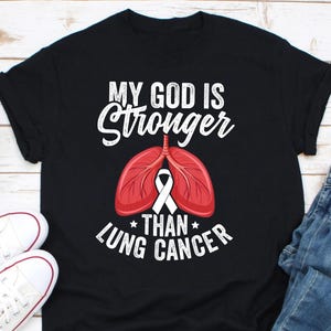 Mein Gott ist stärker als Lungenkrebs Shirt, weißes Band Lungenkrebs Bewusstsein, Lungenkrebs Krieger, Support Squad Shirt, Lungenkrebs Geschenk