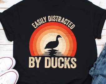Leicht abgelenkt von Enten, Enten-Shirt, Vogel-Shirt, Enten-Mama, lustiges Geschenk für Enten-Liebhaber, Bauernhoftier-T-Stück, Retro Vintage Ente