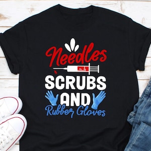 Agujas, uniformes y guantes de goma: divertida camiseta de enfermera flebotomista, regalo perfecto para técnico en flebotomía, camiseta de enfermería, camiseta de enfermera registrada