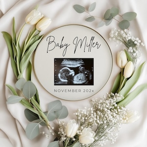 Digitale Schwangerschaftsankündigung Floral für Social Media | Minimalistische Frühlingstulpen Eukalyptus Gender Neutral Bearbeitbare Baby offenbaren Vorlage