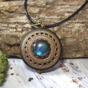 Full Moon Protection Necklace &#39;Amddiffyn&#39; Labradorite Pendant