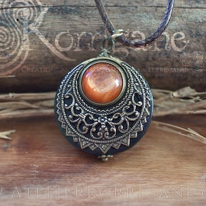 Amulet "Lleuad" with a REAL SUNSTONE - Talisman Lune - Pagan Triple Goddess