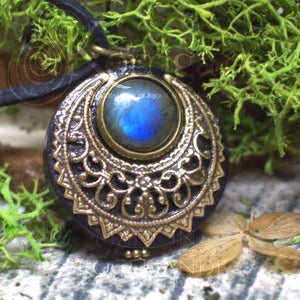 Collana di protezione con amuleto della luna crescente "Lleuad" - Labradorite - Wicca - Talismano della Triplice Dea
