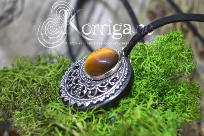 Amulet Protection Necklace Pendant Lleuad Tiger/'s Eye Moon Wicca Wood Brass Gemstone Pagan Triple Goddess