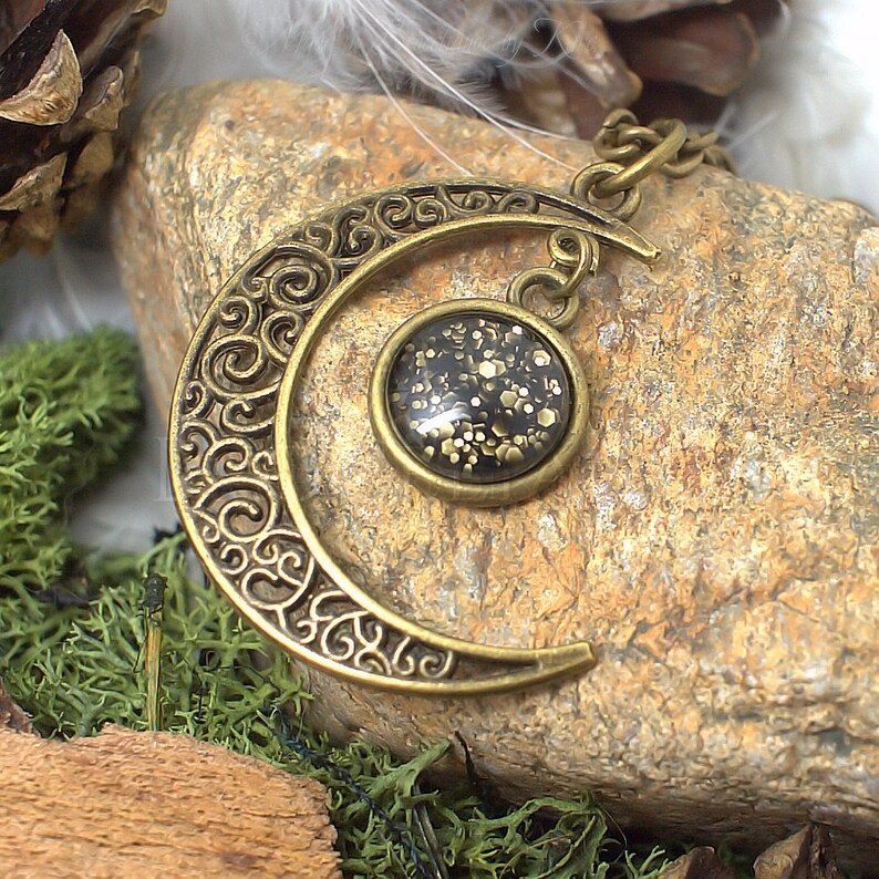Necklace "Gealaí" Celtic Moonlight - Holographic effects on the cabochon : colors change & Bronze image 8