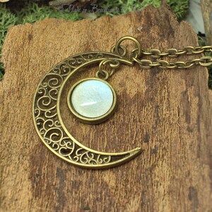 Necklace "Gealaí" Celtic Moonlight - Holographic effects on the cabochon : colors change & Bronze image 6