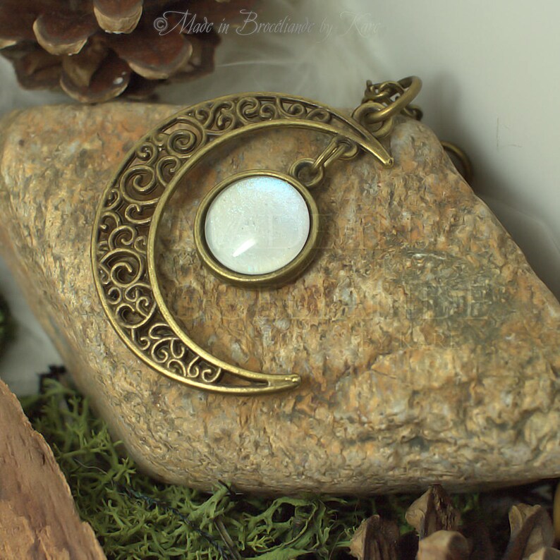 Necklace "Gealaí" Celtic Moonlight - Holographic effects on the cabochon : colors change & Bronze image 4