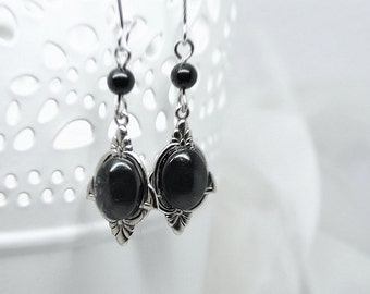 Boucles d'Oreilles "Elfe Noire" cabochon de verre et perles d'Onyx