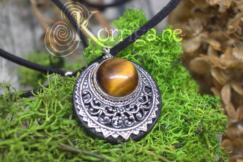 Amulet Protection Necklace Pendant Lleuad Tiger/'s Eye Moon Wicca Wood Brass Gemstone Pagan Triple Goddess