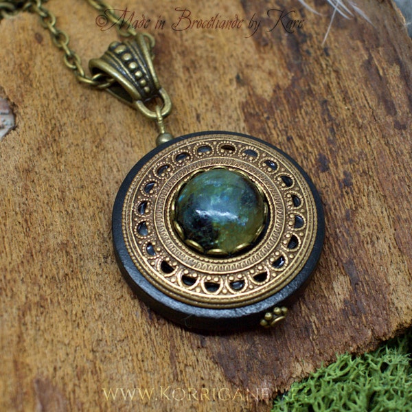 Protection Necklace Pendant 'Amddiffyn' Amulet Labradorite