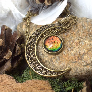 Necklace "Gealaí" Celtic Moonlight - Holographic effects on the cabochon : colors change & Bronze image 2