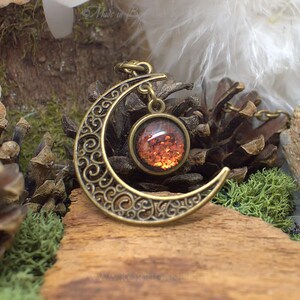Necklace "Gealaí" Celtic Moonlight - Holographic effects on the cabochon : colors change & Bronze image 3