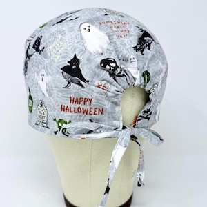 Süßes oder Saures Herren Scrub Cap mit Bindeband, chirurgischer Scrub-Hut im Halloween-Schädel-Stil.