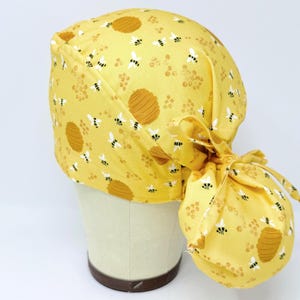 Gorro quirúrgico con cola de caballo de abeja: bonito gorro quirúrgico para mujer con opción de forro de satén.