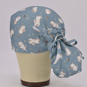 Gorro quirúrgico con cola de caballo: gorro quirúrgico de conejito para mujer con opción de forro de satén.