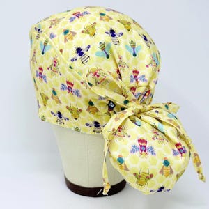 Gorro quirúrgico con cola de caballo de abeja: bonito gorro quirúrgico para mujer con opción de forro de satén.