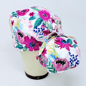 Flowers Ponytail Scrub Cap for Women Satin Lining – Pink Surgical Cap for Long Hair. Scrub hats for women.