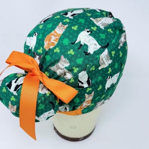Cuffia chirurgica europea per il giorno di San Patrizio con lacci. Cuffia chirurgica europea a forma di gatto per donna. Cuffia chirurgica per donna con opzione foderata in raso.