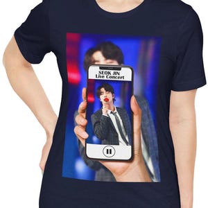 Chemise Jin, chemise BTS, t-shirt Seok Jin, chemise avec photo pour téléphone, Jin Merch, chemise Kpop, KPop Merch, t-shirt unisexe BTS Jin, garçons Bangtan, pop coréenne