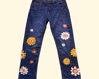 Flower Power geborduurde jeans