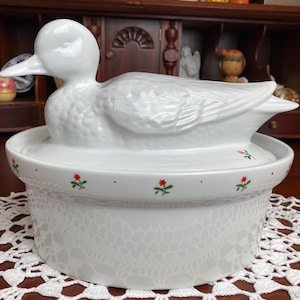Vintage Japan Hand-Painted Duck Covered Dish / Hen on Nest Style Tureen / Floral Porcelain Server / MCM / Farmhouse Kitchen Decor