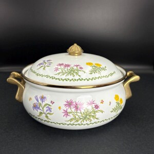 Vintage Enamelware Casserole Dish with Lid / Floral Butterfly Enamel Serving Pot / Farmhouse Cottagecore Kitchen Decor / Gold Handle Covered