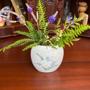 Vintage Otagiri Orchid Vase / Embossed White Porcelain / Floral Ceramic Bud Vase / Made in Japan / 1980s Japanese Decor / 4.5” Tall