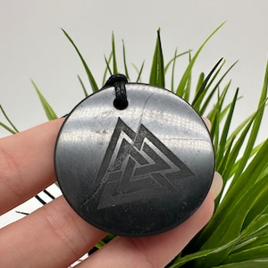 Shungite Pendant 4/4cm.Shungite Crystal Pendant,Healing Crystal,Highly Energetic Metaphysical,EMF Protection,Polished Pendant,5G Protection
