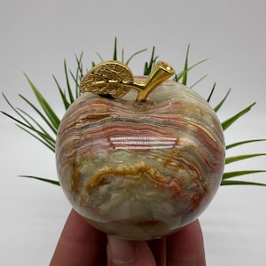 ONE(1)Handcrafted Marbled Onyx apple Sculpture:Natural Stone Paperweight & Elegant Home Office Decor Gift,Onyx apple,MARBLE apple,collection