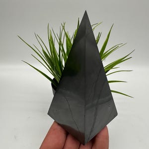 12CM Shungite Pyramid .Shungite Crystal Pyramid,Healing Crystal,Highly Energetic Metaphysical,EMF Protection,Polished Pyramid,5G Protection