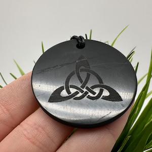 Shungite Pendant 4/4cm.Shungite Crystal Pendant,Healing Crystal,Highly Energetic Metaphysical,EMF Protection,Polished Pendant,5G Protection