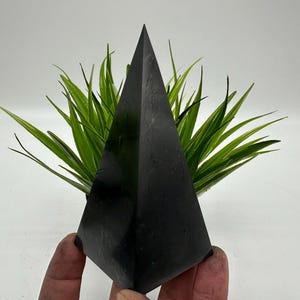 11CM Shungite Pyramid .Shungite Crystal Pyramid,Healing Crystal,Highly Energetic Metaphysical,EMF UNProtection,Polished Pyramid,5GProtection
