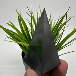 6CM Shungite Pyramid .Shungite Crystal Pyramid,Healing Crystal,Highly Energetic Metaphysical,EMF Protection,Polished Pyramid,5G Protection