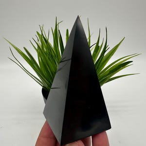 8 CM Shungite Pyramid .Shungite Crystal Pyramid,Healing Crystal,Highly Energetic Metaphysical,EMF Protection,Polished Pyramid,5G Protection