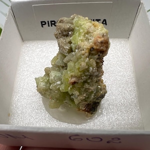 Pyromorphite Stone / Pyromorphite on Matrix / Pyromorphite Crystal / Raw Crystal / Pyromorphite Cluster / Rough Pyromorphite / Pyromorphite