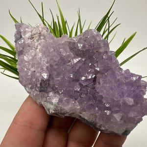 Increíble amatista, calcita de Brasil, cristal de amatista, cuarzo púrpura, grupo, ejemplar, cristales púrpuras, grupo de amatista, amatista brasileña.